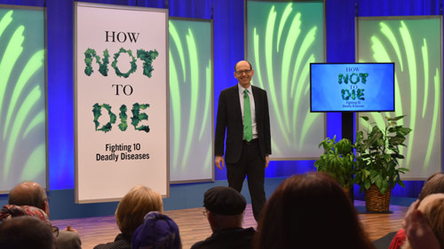 Dr. med. Michael Greger | Autor des Buches "How not to die"